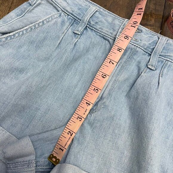 Hollister | High-Rise Mom Shorts - Picture 7 of 8